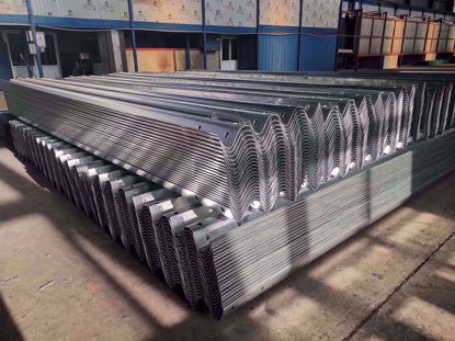 图片 GT W2-3.85mm 镀锌二波波纹板高速公路护栏板