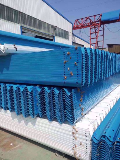 图片 GT W2-4.0mm 喷塑二波波纹板高速公路护栏板