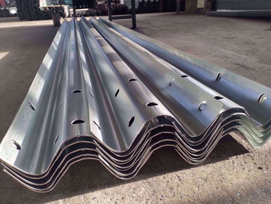 图片 GT W2-2.5mm 镀锌二波波纹板高速公路护栏板