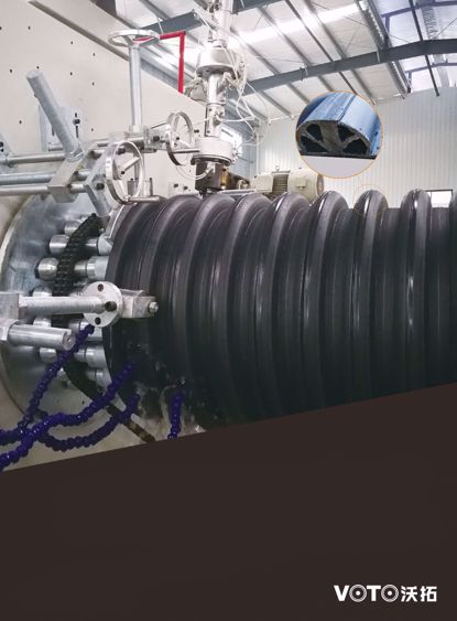 HDPE多肋增强缠绕波纹管(B型)管, 产品执行标准: GB/T19472..2-2004《埋地用聚乙烯(PE)结构壁管道系统第二部分: 聚乙烯结构壁管材》, 产品符合国家化学建筑 材料测试中心检测要求, 质量安全可靠. 施工标准执行CECS164-2004《埋地聚乙烯排水管管道工程技术规程》. 管材具有抗压、耐冲击性好, 承插接口为精密注塑一次成型, 连接方便可靠, 零渗漏, 完全符合闭水试验要求.