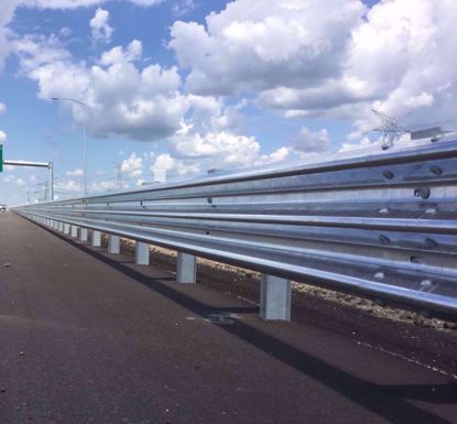 图片 GT W3-4.15mm 镀锌三波波纹板高速公路护栏板