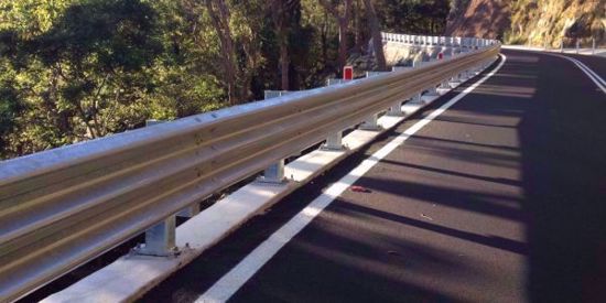 图片 GT W3-2.5mm 镀锌三波波纹板高速公路护栏板