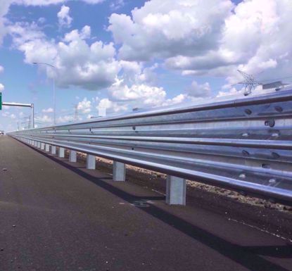 图片 GT W3-4.0mm 镀锌三波波纹板高速公路护栏板