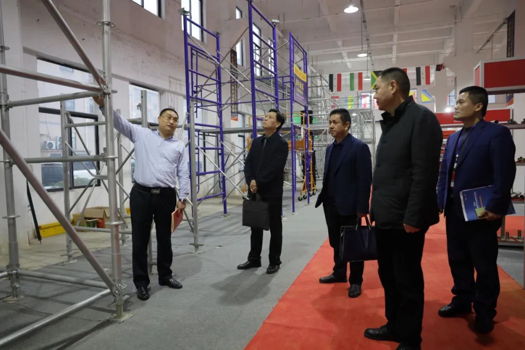 湖南省商务厅会展处处长黄新建一行调研2022长沙元拓国际建筑材料及设备展示交易会